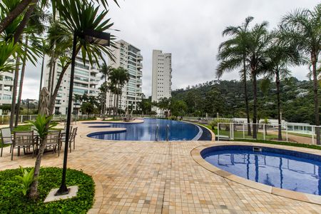 Apartamento à venda com 284m², 3 quartos e 5 vagas Apartamento à venda com 284m², 3 quartos e 5 vagasPiscina