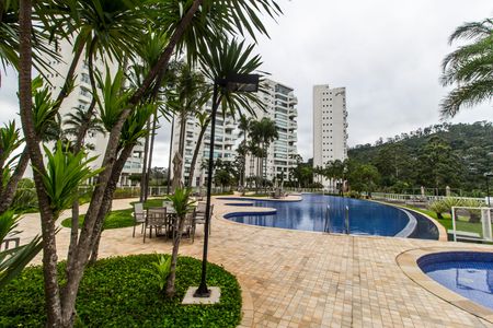 Apartamento à venda com 284m², 3 quartos e 5 vagas Apartamento à venda com 284m², 3 quartos e 5 vagasPiscina