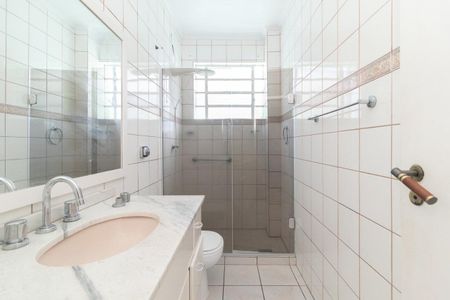 Banheiro de apartamento para alugar com 3 quartos, 95m² em Alto Teresópolis, Porto Alegre