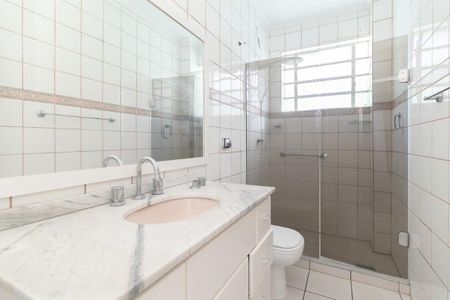 Banheiro de apartamento para alugar com 3 quartos, 95m² em Alto Teresópolis, Porto Alegre