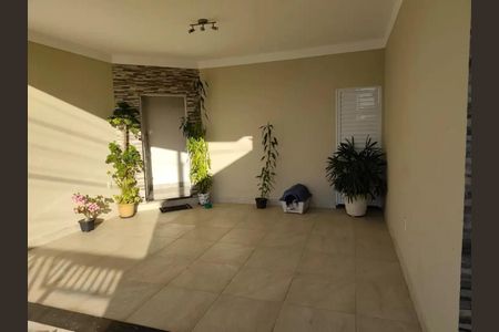 Casa à venda com 151m², 3 quartos e 3 vagas Casa à venda com 151m², 3 quartos e 3 vagasFoto 01