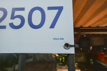 Casa à venda com 300m², 3 quartos e 3 vagasFachada