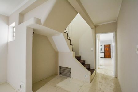Casa à venda com 228m², 3 quartos e 2 vagasEscada