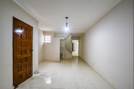 Casa à venda com 228m², 3 quartos e 2 vagasSala