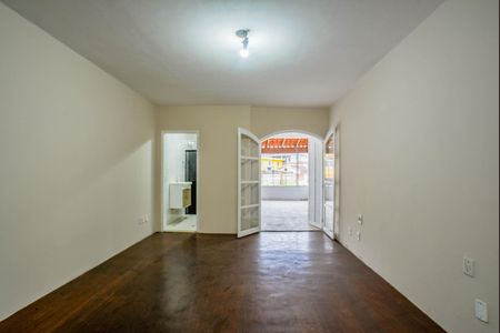 Casa à venda com 228m², 3 quartos e 2 vagasQuarto Suíte