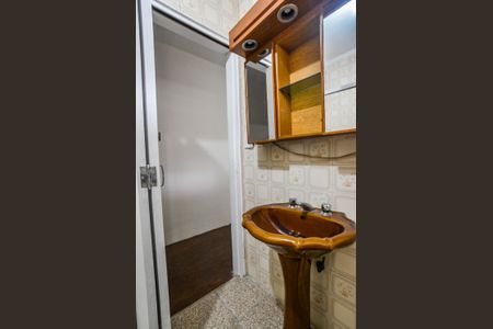 Casa à venda com 228m², 3 quartos e 2 vagasBanheiro Corredor