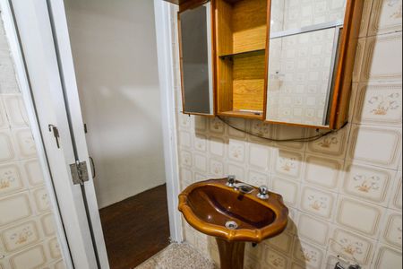Casa à venda com 228m², 3 quartos e 2 vagasBanheiro Corredor
