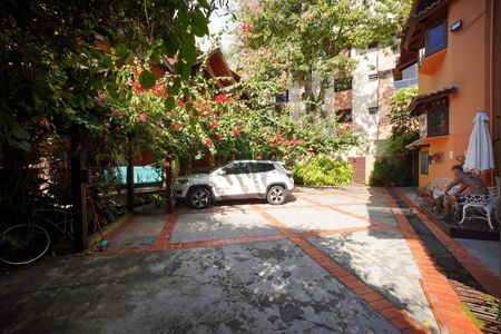 Área comum e Garagem de kitnet/studio para alugar com 1 quarto, 55m² em Lagoa da Conceição, Florianópolis