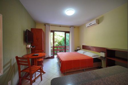 Sala e dormitório de kitnet/studio para alugar com 1 quarto, 55m² em Lagoa da Conceição, Florianópolis