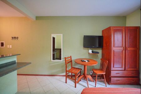 Sala de kitnet/studio para alugar com 1 quarto, 55m² em Lagoa da Conceição, Florianópolis