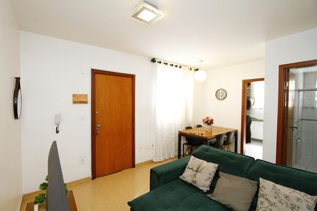 Sala de apartamento para alugar com 2 quartos, 85m² em Nova Suíça, Belo Horizonte