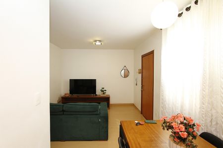 Sala de apartamento para alugar com 2 quartos, 85m² em Nova Suíça, Belo Horizonte