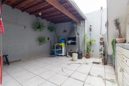 Casa à venda com 200m², 2 quartos e 2 vagasQuintal