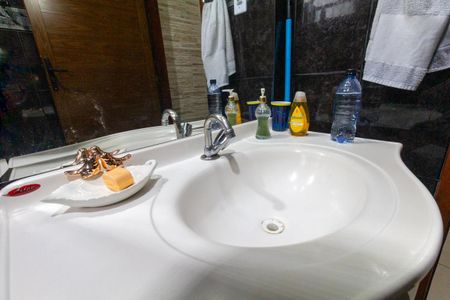 Casa à venda com 200m², 2 quartos e 2 vagasBanheiro