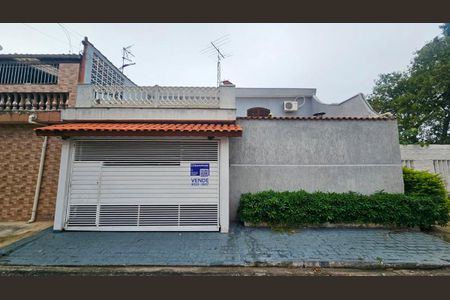 Casa à venda com 200m², 2 quartos e 2 vagasFachada