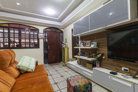 Casa à venda com 200m², 2 quartos e 2 vagasSala