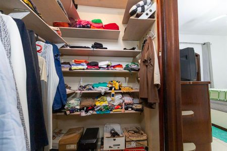 Casa à venda com 200m², 2 quartos e 2 vagasCloset