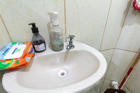 Casa à venda com 200m², 2 quartos e 2 vagasLavabo