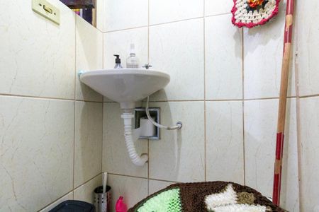 Casa à venda com 200m², 2 quartos e 2 vagasLavabo