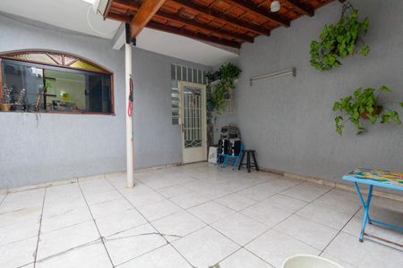 Casa à venda com 200m², 2 quartos e 2 vagasQuintal