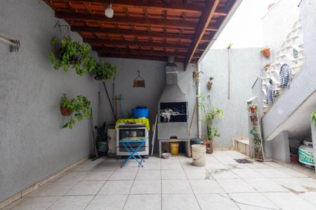 Casa à venda com 200m², 2 quartos e 2 vagasQuintal