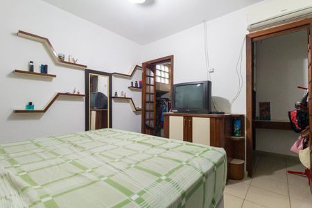 Quarto 1 de casa à venda com 2 quartos, 200m² em Burgo Paulista, São Paulo