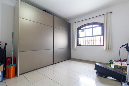 Casa à venda com 200m², 2 quartos e 2 vagasQuarto 2