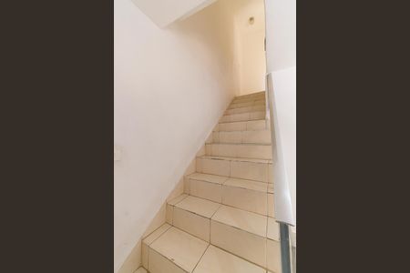 Casa à venda com 135m², 2 quartos e 2 vagasEscada