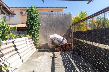 Casa de condomínio à venda com 108m², 2 quartos e 1 vagaQuintal