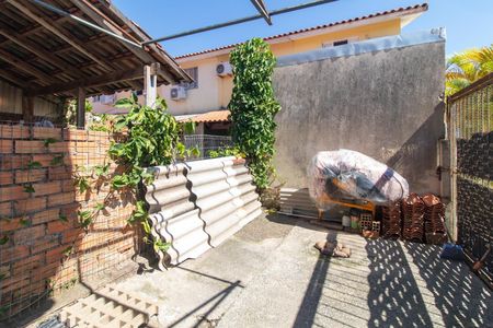 Casa de condomínio à venda com 108m², 2 quartos e 1 vagaQuintal