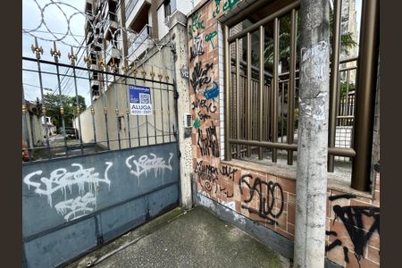 Casa para alugar com 133m², 3 quartos e 2 vagasFachada + plaquinha