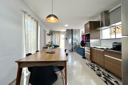 Casa para alugar com 100m², 2 quartos e 1 vagaCozinha 