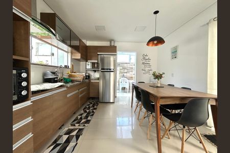 Casa para alugar com 100m², 2 quartos e 1 vagaCozinha 