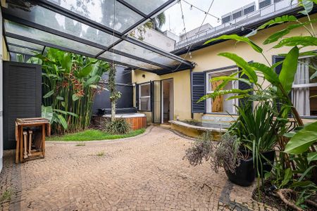 Casa para alugar com 240m², 3 quartos e 1 vaga Casa para alugar com 240m², 3 quartos e 1 vagaQuintal