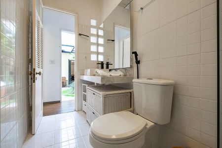 Casa para alugar com 240m², 3 quartos e 1 vaga Casa para alugar com 240m², 3 quartos e 1 vagaBanheiro 1