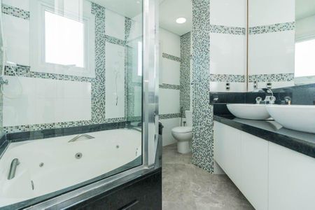 Banheiro 1 de casa para alugar com 4 quartos, 362m² em Jardim Dona Leopoldina, Porto Alegre