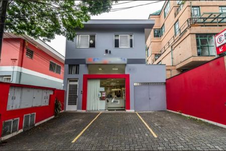 Casa para alugar com 90m², 3 quartos e 3 vagas Casa para alugar com 90m², 3 quartos e 3 vagasFachada