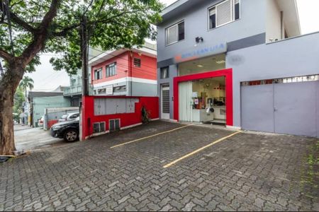 Casa para alugar com 90m², 3 quartos e 3 vagas Casa para alugar com 90m², 3 quartos e 3 vagasFachada