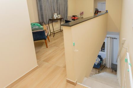 Casa para alugar com 250m², 2 quartos e 2 vagasEscada para os Quartos