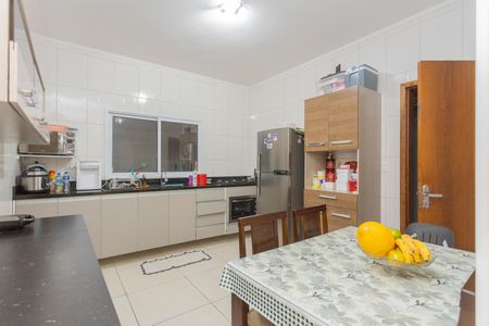 Casa para alugar com 250m², 2 quartos e 2 vagasCozinha