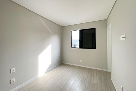 Apartamento à venda com 155m², 3 quartos e 3 vagas Apartamento à venda com 155m², 3 quartos e 3 vagasSuite 1