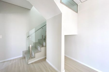 Apartamento à venda com 155m², 3 quartos e 3 vagas Apartamento à venda com 155m², 3 quartos e 3 vagasHall da Escada
