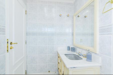 Apartamento para alugar com 200m², 3 quartos e 4 vagasBanheiro da Suíte 1