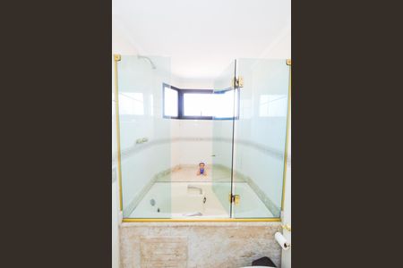 Apartamento para alugar com 200m², 3 quartos e 4 vagasBanheiro da Suíte 2