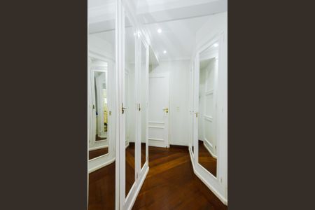 Apartamento para alugar com 200m², 3 quartos e 4 vagasSuíte 3 - Armários 