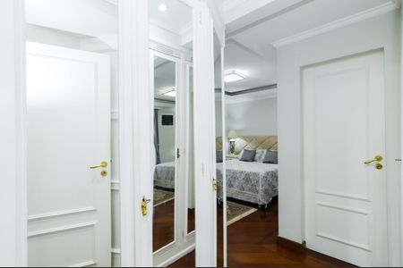 Apartamento para alugar com 200m², 3 quartos e 4 vagasSuíte 3 - Armários 