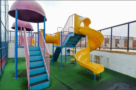 Apartamento para alugar com 200m², 3 quartos e 4 vagasÁrea comum - Playground