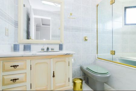 Apartamento para alugar com 200m², 3 quartos e 4 vagasBanheiro da Suíte 1