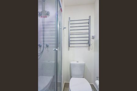 Banheiro de kitnet/studio para alugar com 1 quarto, 28m² em Passo d’Areia, Porto Alegre