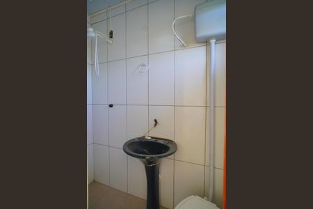 Banheiro  de apartamento para alugar com 2 quartos, 38m² em Santa Rosa de Lima, Porto Alegre